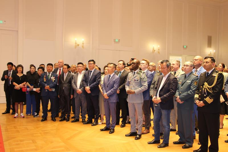 法国温州商会受邀出席中国驻法大使馆举行“八一”建军节招待会