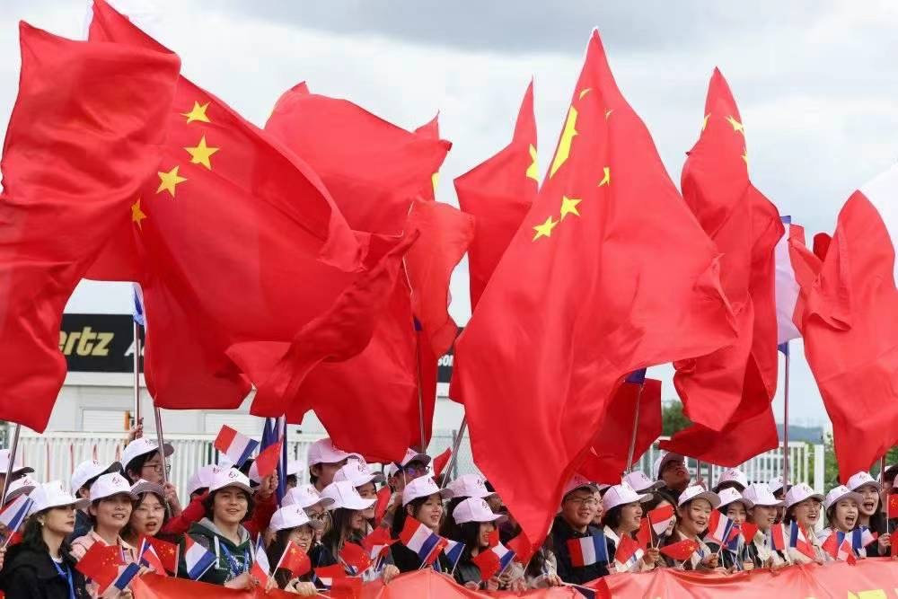 红旗飘扬, 热烈欢迎习主席来访法国